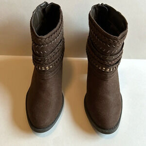 Women’s brown suede boots, size 8